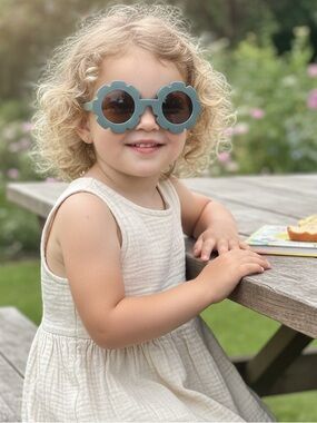 Matte Kids Flower Sunnies In Blue